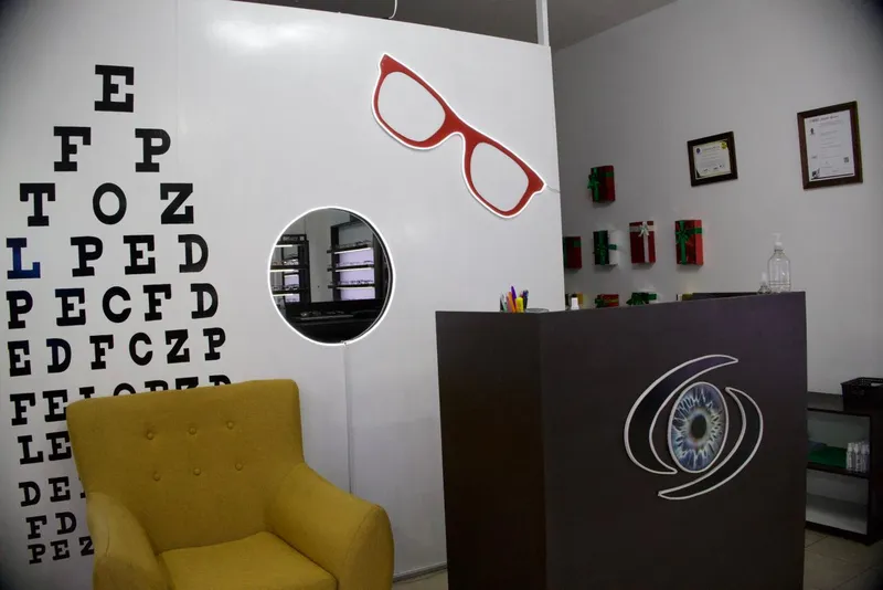 Consultorio con tabla optométrica para examen de la vista computarizado gratis al comprar lentes en Elegante Visión Óptica Teziutlán, Puebla